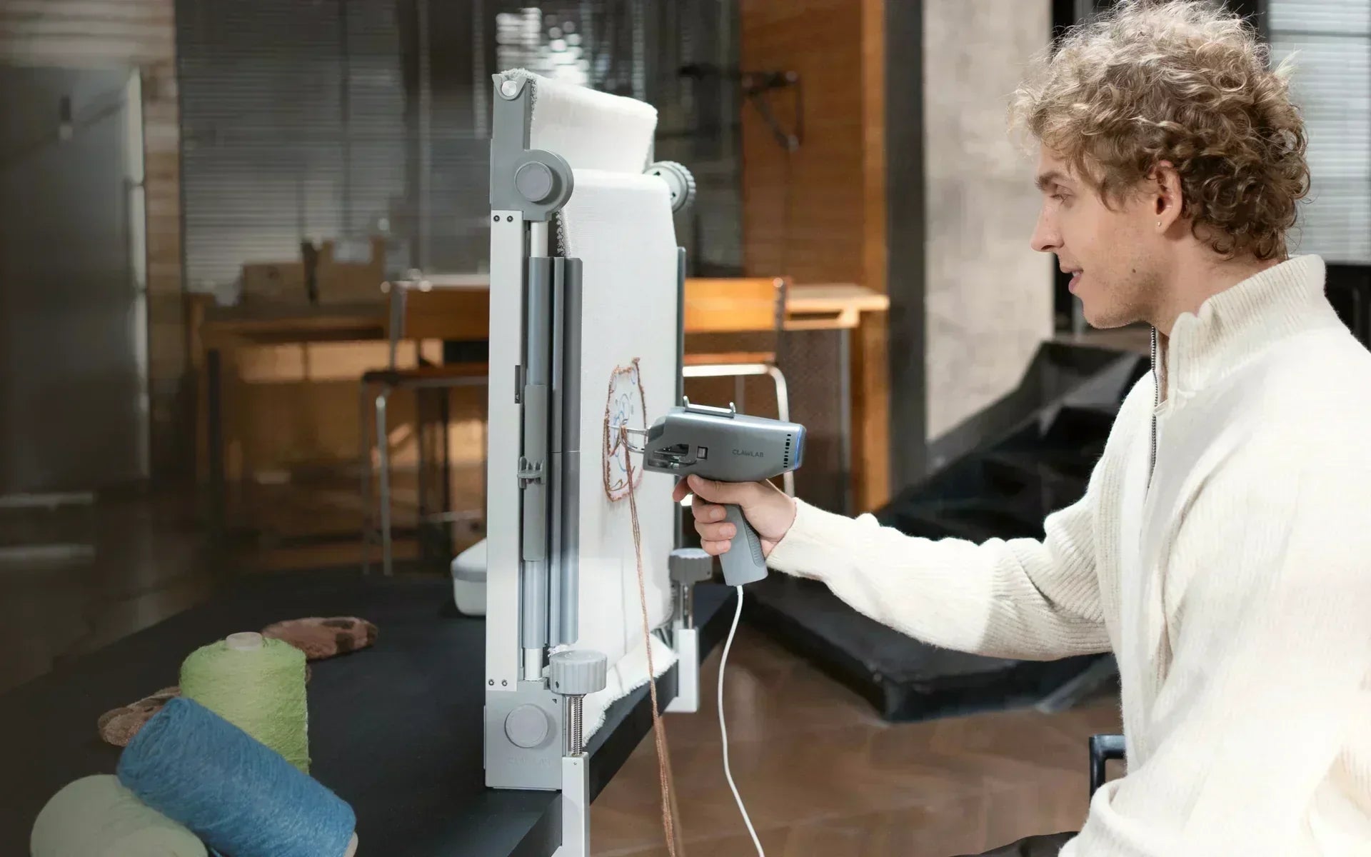 One-Handed Tufting Guns: Who Needs One and What to Look For