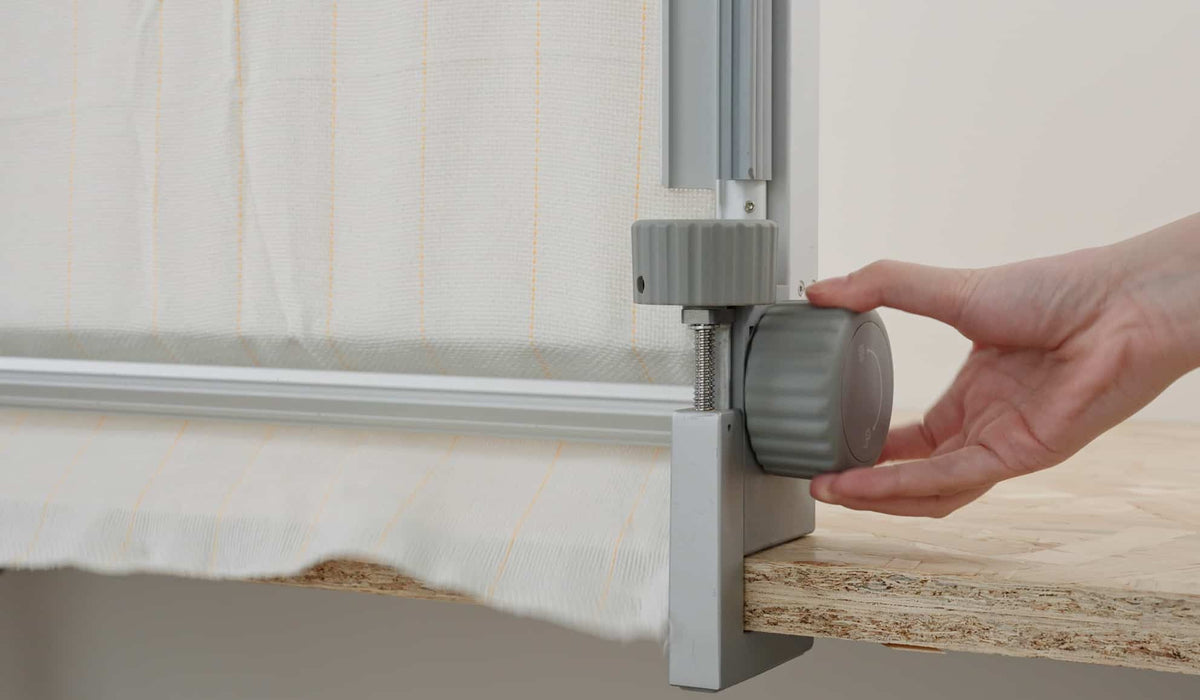 Clawlab tufting frame: hand adjusting knob for secure, precise fabric hold.